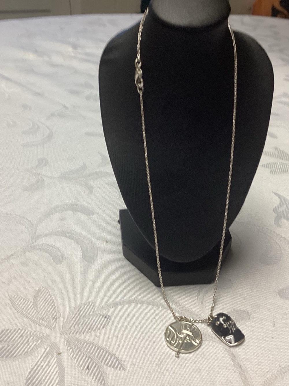 YANKEES. HAT NECKLACE. VINTAGE AVON. RAREST EVER